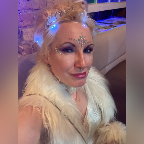 Meet your Posher, Helen - Picture 3 of 9